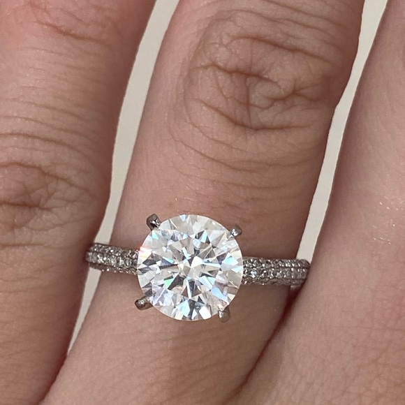 Moissanite diamond engagement ring 2 carats - Picture 4 of 11